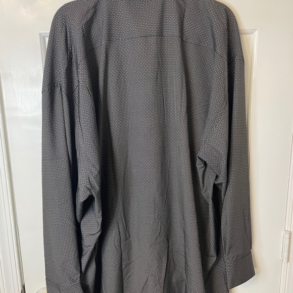 Shaquille O’Neal XLG Big and Tall Men’s Classic Fit long sleeve button down - Picture 2 of 7